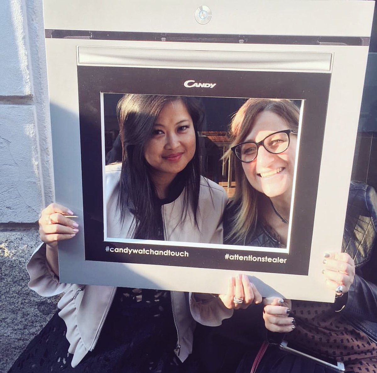 VatySuvimol's tweet photo. Cotte e mangiate: io e @lalessiuccia 😅 #CandyWatchandTouch @candysacomesifa @FoodstockTruck @Hungry4DesignMi https://t.co/SZ8bUD6LoT