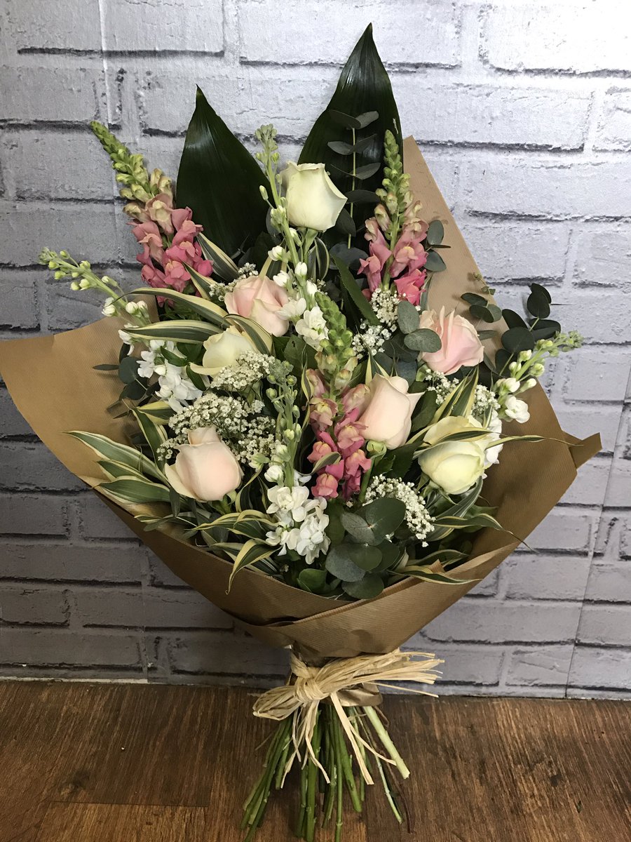 poppiesflorists's tweet photo. #flowers #florist #roses #pink #poppiesfloristsalford https://t.co/wUWVIuYhRC