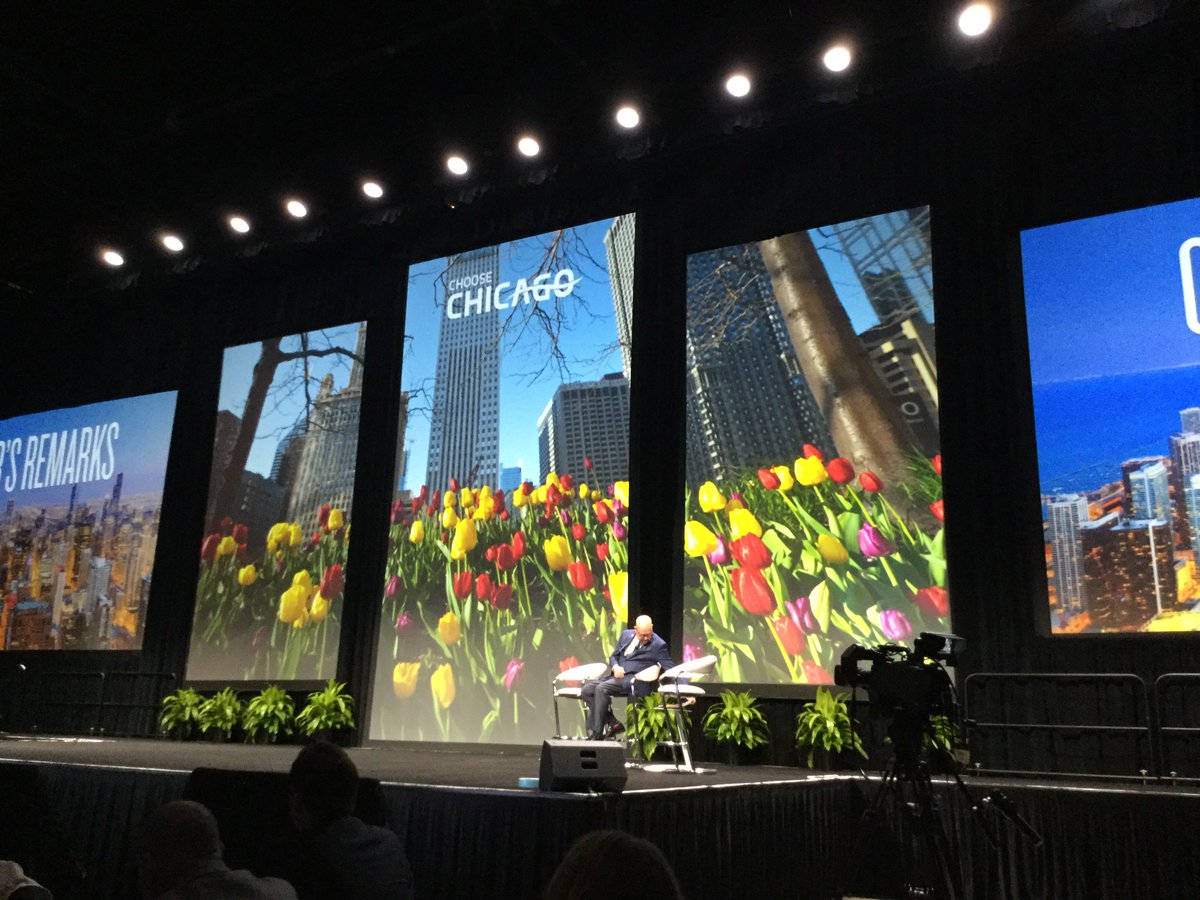 CesarRBarradas's tweet photo. Loving the 3 vertical screens! Looking good @FreemanCo  @BillKubiak @ChooseChicago ‘s Annual Meeting #GMID17 https://t.co/53Uisgy75M