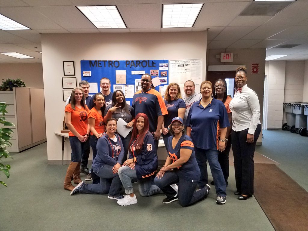 DETROIT TOGERS OPENING DAY CASUAL DAY @ LAWTON! GREAT PHOTO...GOOOO TIGERS!!!!! #FOASTRONG