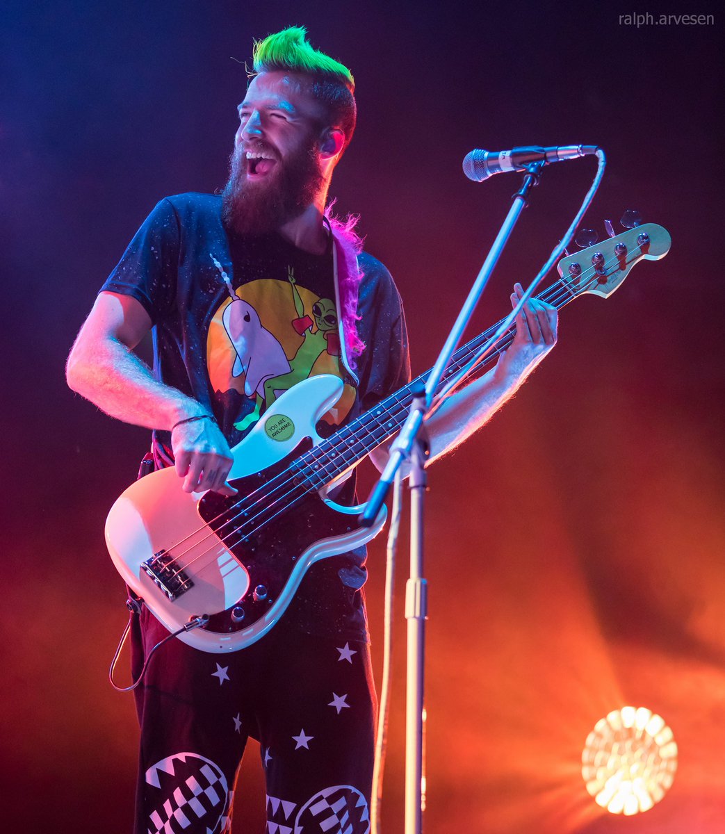 RalphArvesen's tweet photo. Mandy Lee with MisterWives performing in Autin, Texas.
@MisterWives @MandyleeNYC #MisterWives #MandyLee #Austin #atx https://t.co/rOUjqWlHR2