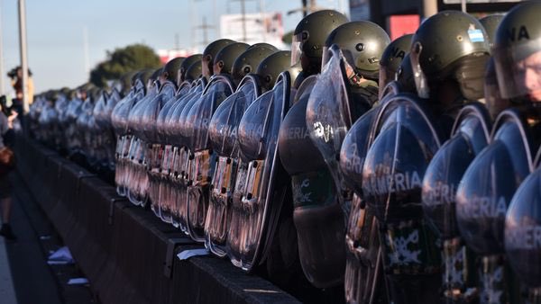 VillegasPoljak's tweet photo. Así está la Panamericana... en la #Argentina de @mauriciomacri (adyacencias de Buenos Aires) #PuebloYFANBLealtadAbsoluta https://t.co/0WL758hPPQ