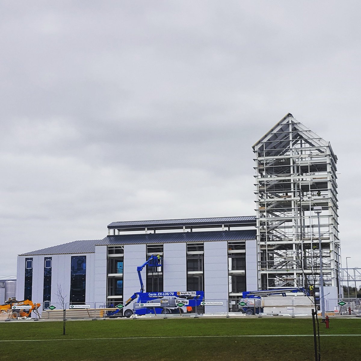 TheTimHerlihy's tweet photo. Our new grain distillery in the making @TullamoreDEWUS making it Tullamore's first skyscraper :) #IrishWhiskey https://t.co/a6ucNk1uR4
