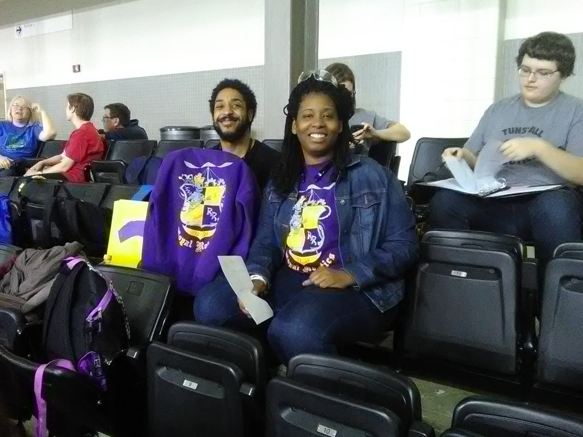 Robotics3359's tweet image. First competition day in Richmond! 👑🔧 #goodluck #RoyalRobotics