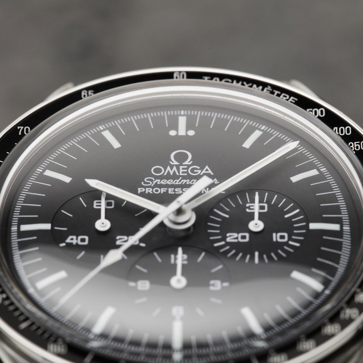 omegawatches's tweet photo. #Moonwatch 
The one and only Speedmaster Professional Moonwatch. https://t.co/oE75ZfwgPV https://t.co/7SCJOJxSPM