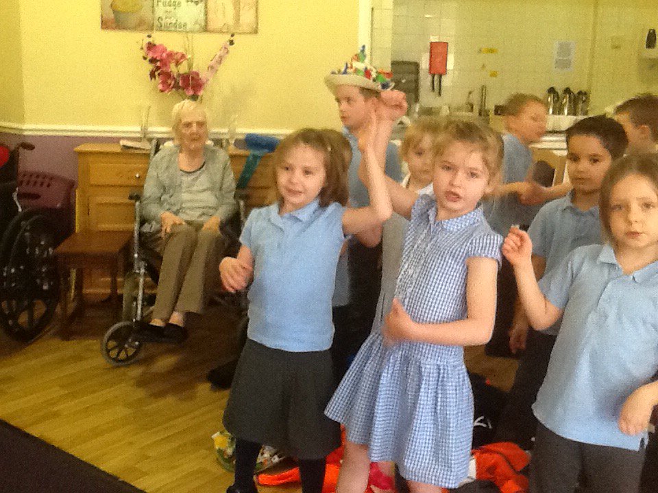 IPMATGawthorpe's tweet photo. Year 1 had a lovely visit to Croft House yesterday for our Easter bonnet parade #GCAYear1 #GCABritishvalues https://t.co/CAQKyYGp91
