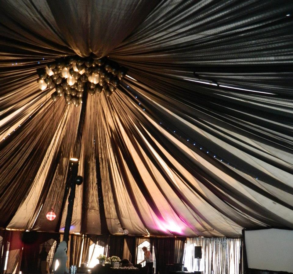 WeddeventsByKui's tweet photo. Gold and brown vs purple and white #ceilingdraping #dome. #Dome #EventsByKui #colorbrown #brownandwhite #gainwithxtiandela https://t.co/YX5835WJYc