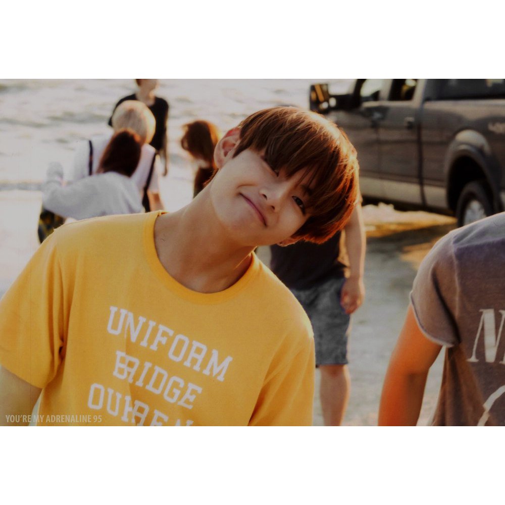 lipkilla's tweet photo. Taehyung, looks like it was put on the earth by the hand of God💛@BTS_twt #bts https://t.co/eyplD2o8Z8