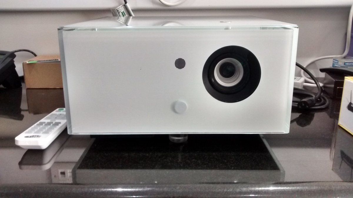 InspiroSmart's tweet image. Testing this Sim2 Supercube out this afternoon. Fantastic projector. @liveinstall @projectors @homecinema