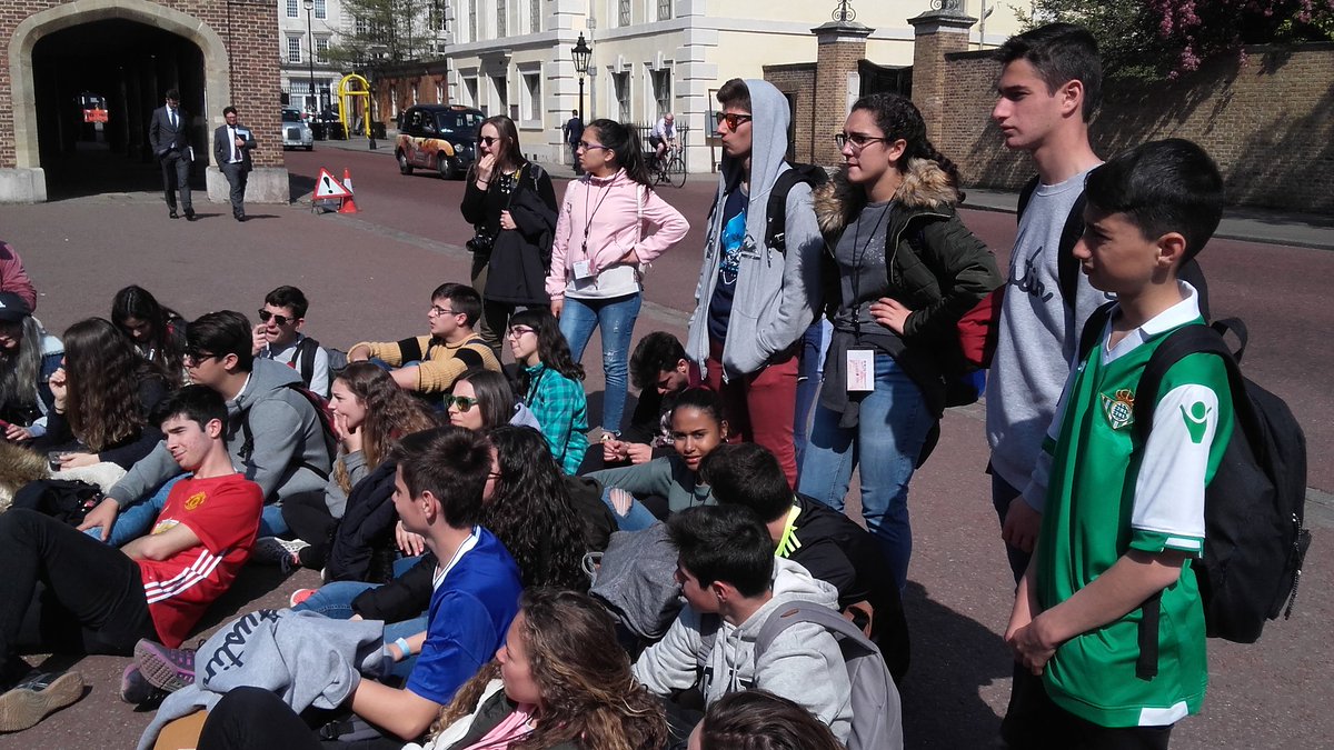 EduMDCPrat's tweet photo. #BuckinghamPalace #stjamespalace #bigben #clarencehouse #mdclondon17 @escolamdcprat https://t.co/G6ef3PogTY