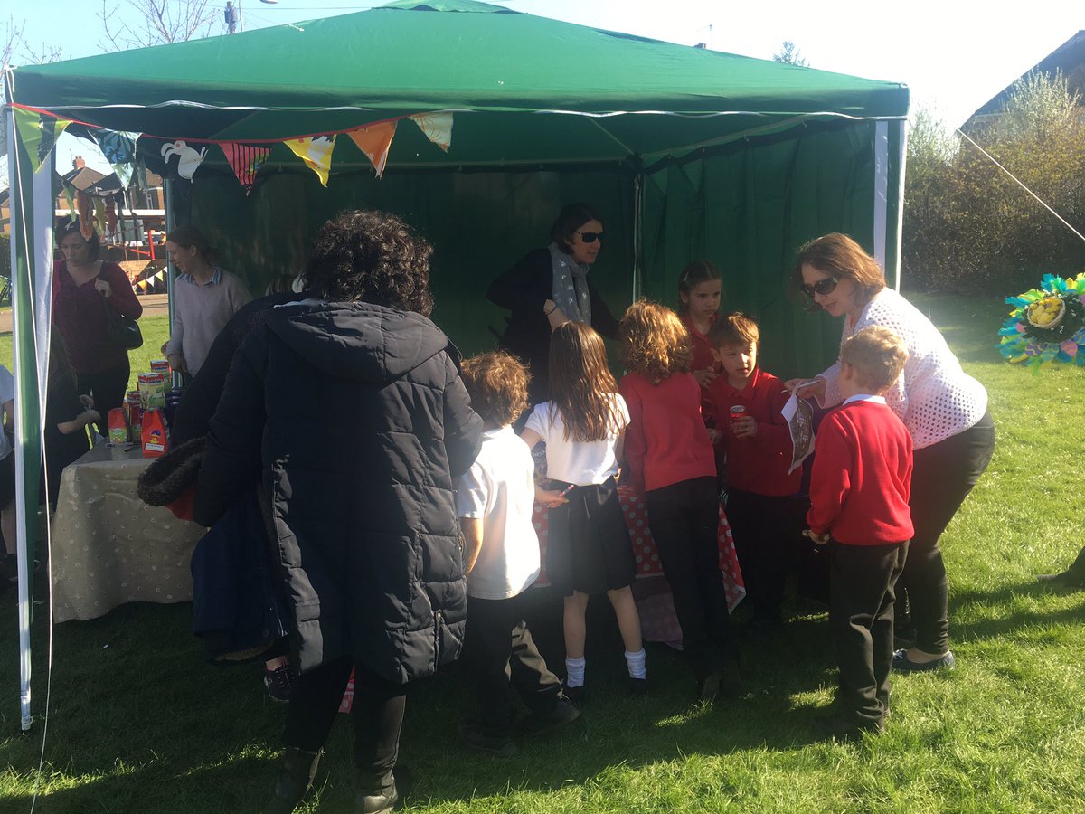 tonyrywenschool's tweet photo. Collecting their prizes! #easteregghunt #teamtyy #welldonewinners https://t.co/aq3GFcxR0f