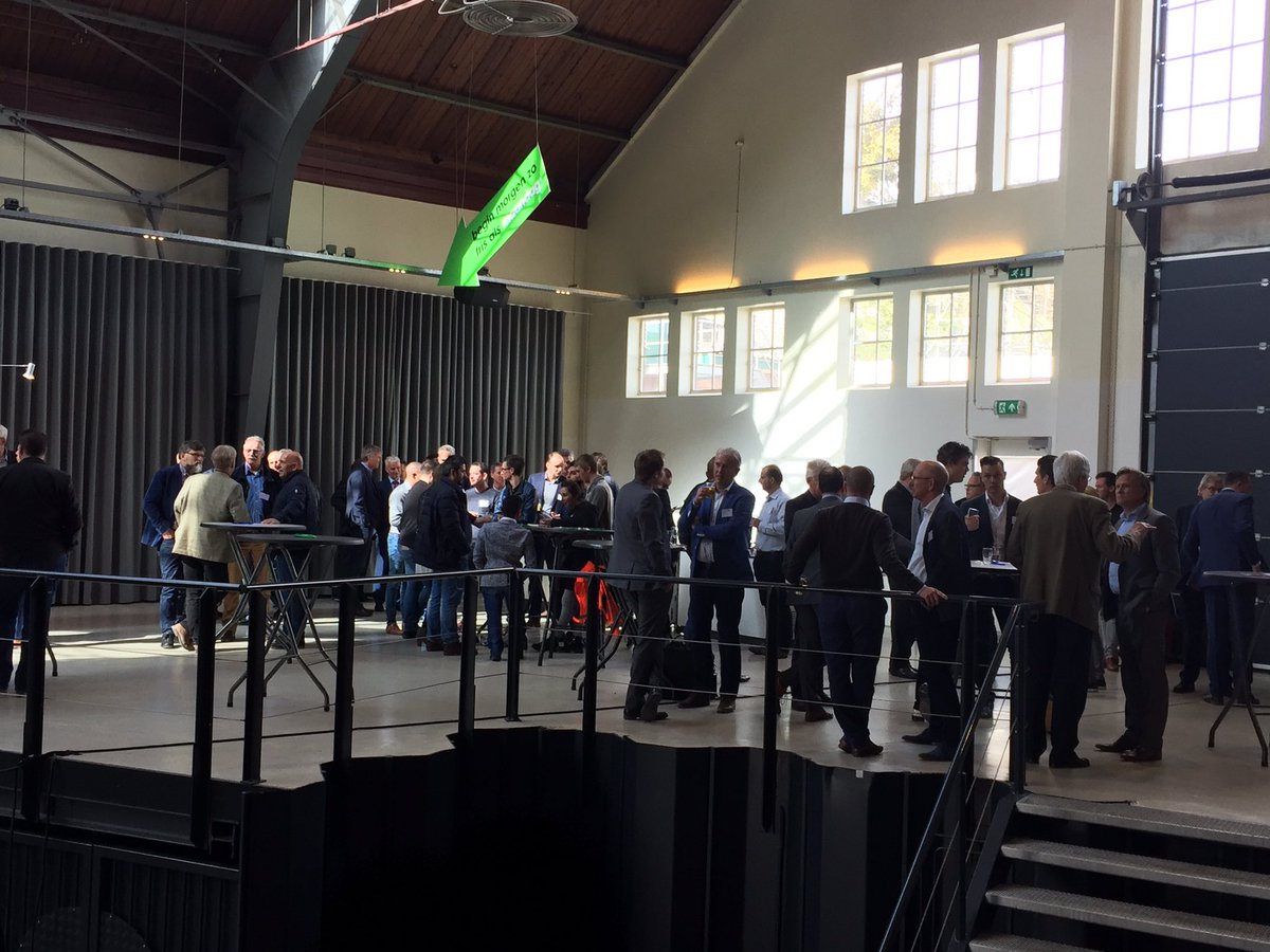 VSW2014's tweet image. Als afsluiter van de sectordag Infraspecialisten Onderweg, de netwerkborrel. We kijken terug op een geslaagde dag!