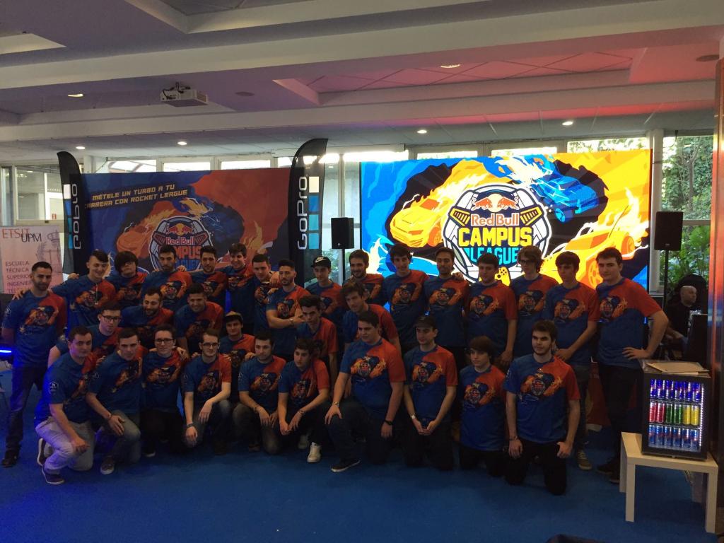 redbullgaming's tweet photo. ¡Foto de EQUIPO con todos los participantes de la 1ª Final de #RedBullCampusLeague!

Increíble como siempre la comunidad #eSports. 💪 https://t.co/c8abBIed7z