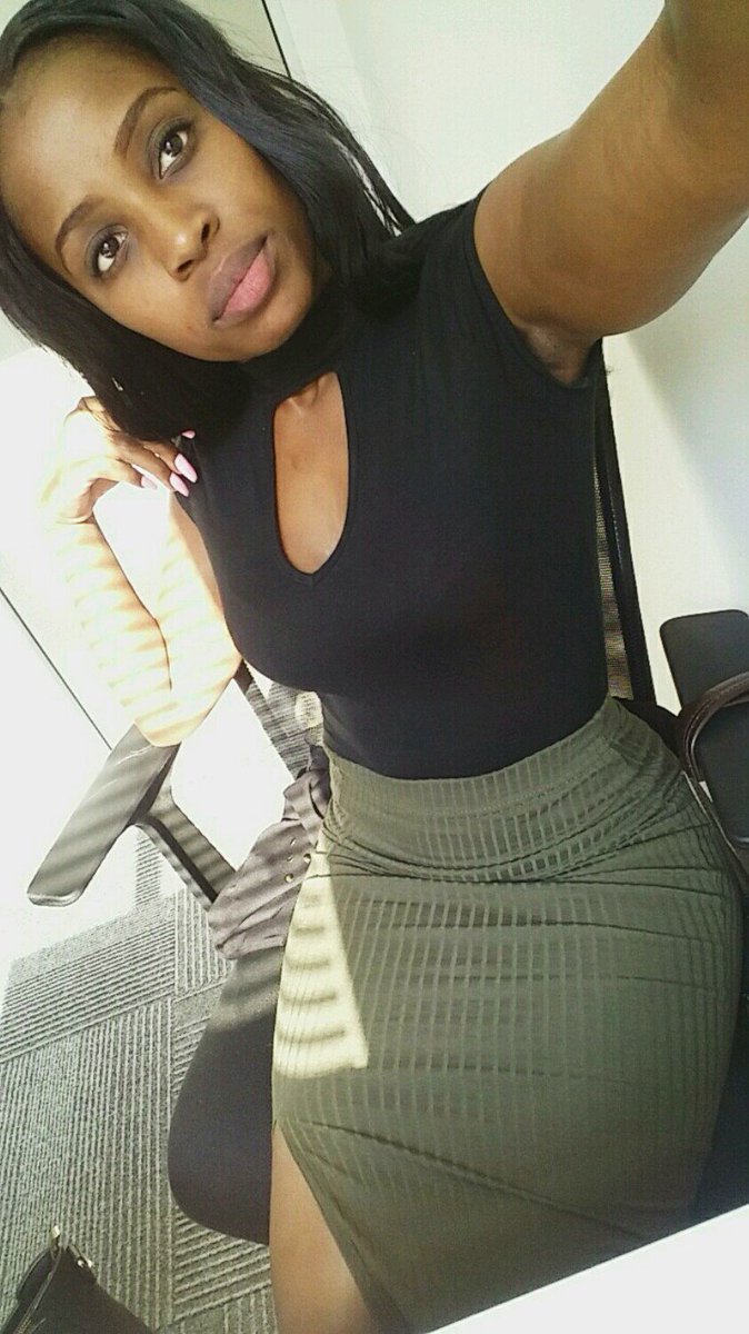 KutlwanoM_'s tweet photo. Took a lot of pictures today cause iss my BIRTHDAY🙌🎊🍾 https://t.co/B39jQ0VATf