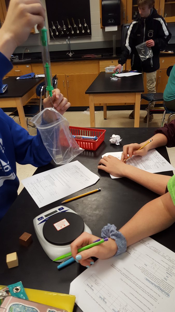 KurseNimmie64's tweet photo. Ss finish gravity submodule by doing 4 stations working in small groups and flexible scheduling to stations #tjmsscience @NealCase https://t.co/UiYsPERQEI