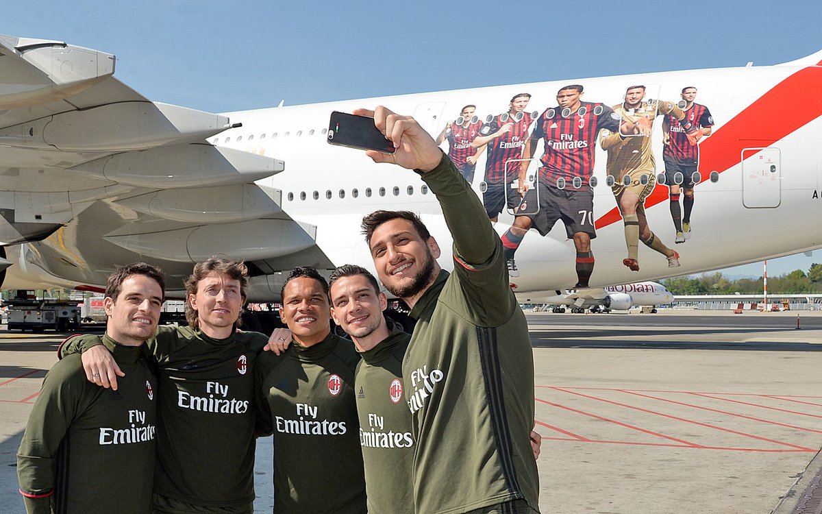 Emirates tweet media