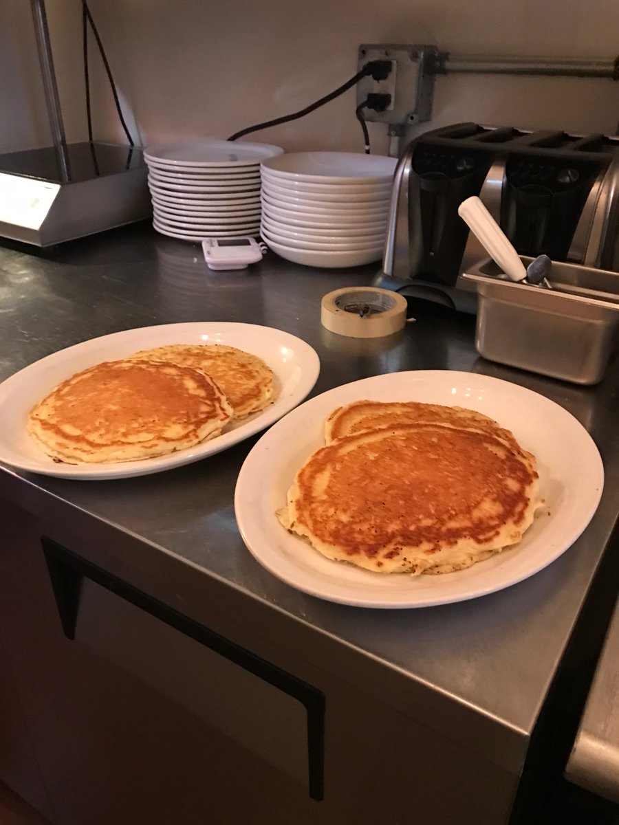 kicriiqxyz_gg's tweet photo. What are you doing from 1-2pm? Cancel your plans and come to #HappyHour at #Jack_Flaps for $5 jackflaps and waffles. You can thank us later. https://t.co/1f3mPdm57s