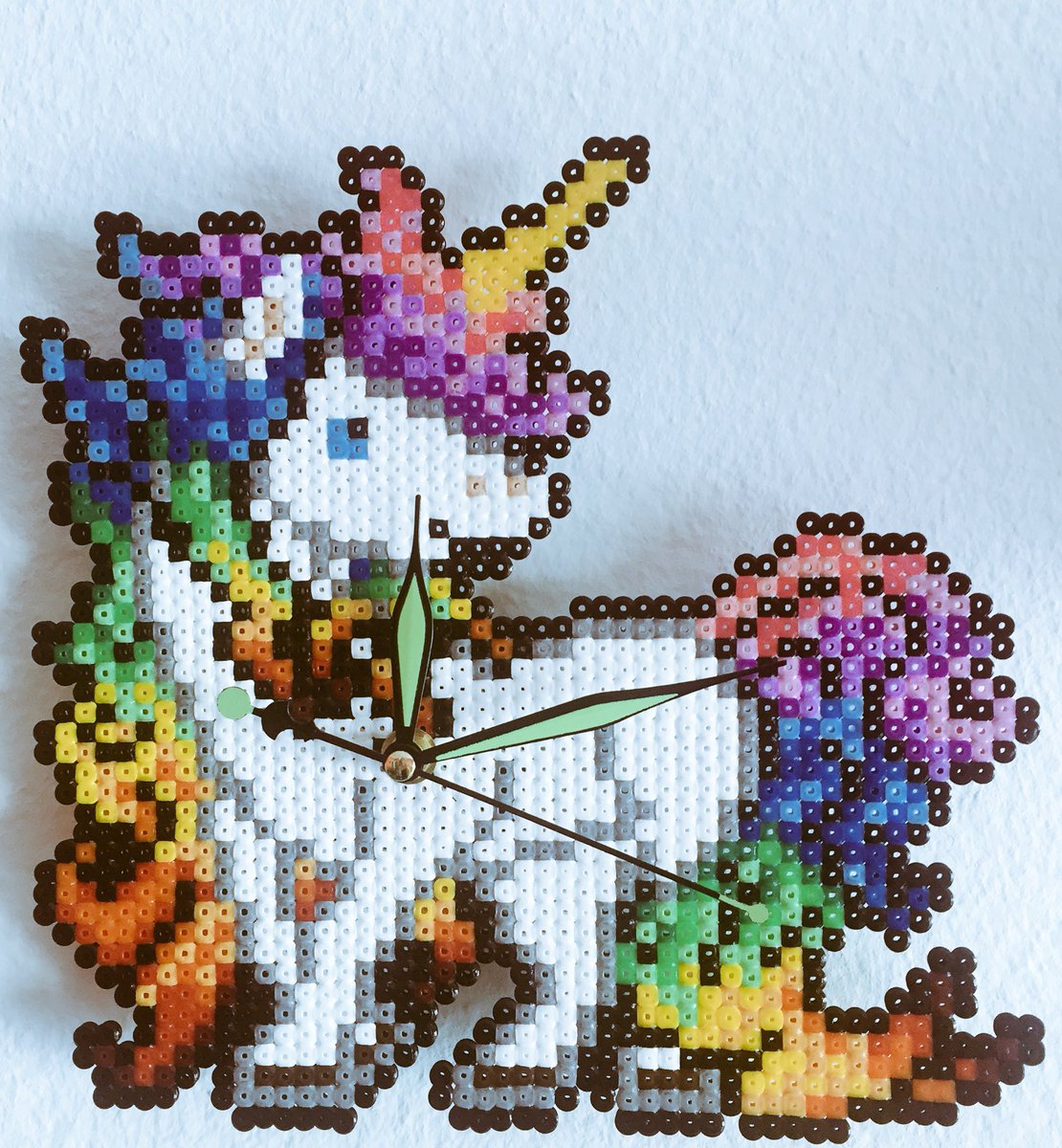 HamaGotchi_'s tweet photo. Ayer fue entregado este reloj de #unicronio esperamos que sea muy feliz en su nuevo hogar😍🦄 #Pixelart #HamaBeads #CPYALL https://t.co/DXgVBIF7po