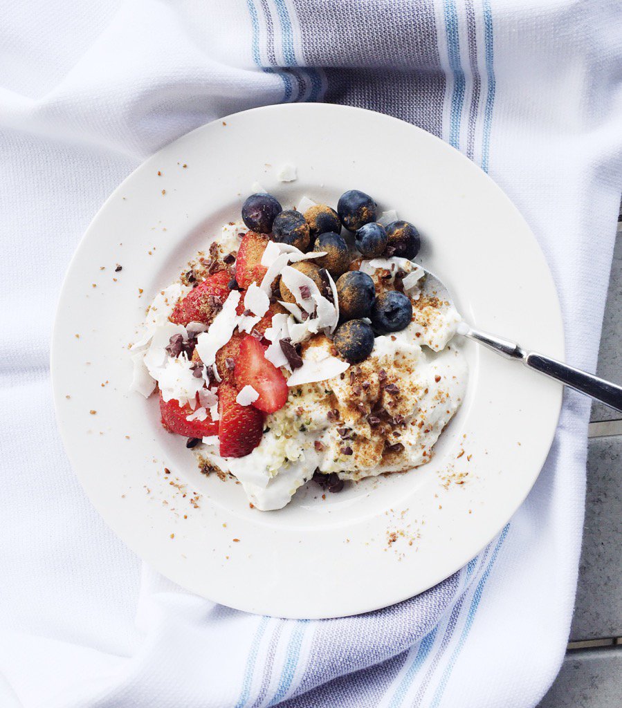 CindyKlinger's tweet photo. Miss dairy? This almond-based yogurt bowl will help you happily leave dairy in the dust. Thanks @KiteHillCheese! https://t.co/pIXz2r6NqI
