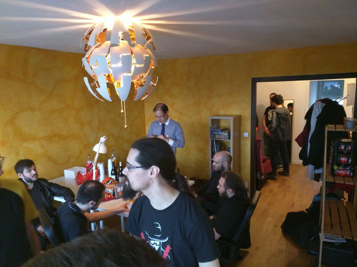 BenoitMeras's tweet photo. Première soirée de #DojoGame avec plein de monde @LaSource_eSport @gamedevparty #OnlyGame #Coworking à #Lyon https://t.co/y0J78jwBOA