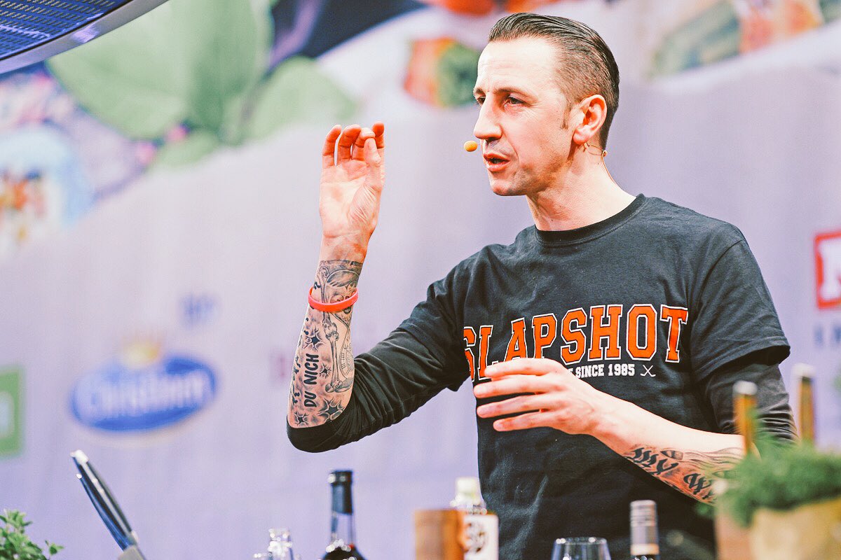 Immer am Labern der #Pistole...😜🚀🔫🙌Hier auf der #Esskultpur in #bielefeld 🤘