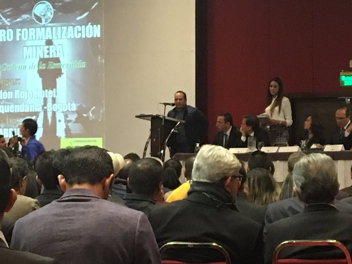 elinbohorquez's tweet photo. "Se habla un idioma aquí y otro en las regiones, aquí se dice algo pero a nuestros comerciantes no se informa" https://t.co/xIfAI3EVCB