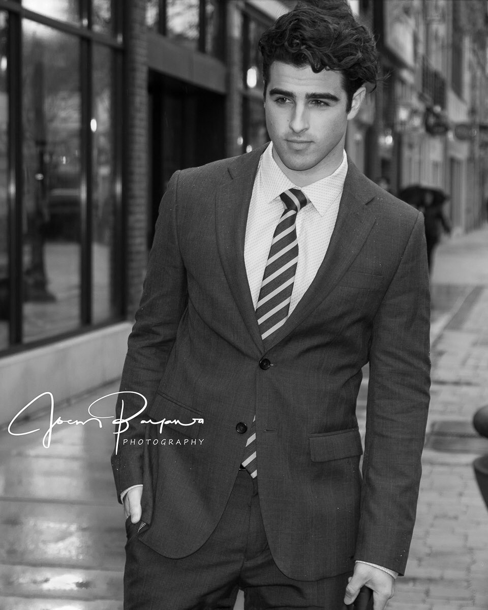 nicknayersina's tweet photo. Strollin @antmvh1 @michellemockcasting @tyrabanks @bananarepublicmens #antmisback #antm #malemodel #malemodels PC: @joembayawaphotography https://t.co/kmQcR7J2WJ