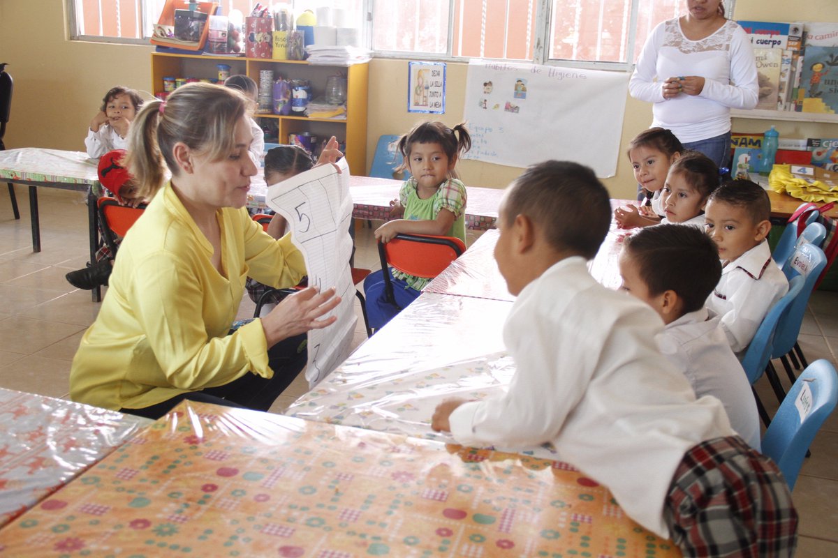 SEPHidalgo's tweet photo. Las acciones de @sayonara2609 en las aulas fortalecen el proyecto del gobernador @omarfayad en Hidalgo. #LaSEPHenMovimiento #SEPHenClases https://t.co/rqHnfCKOO2