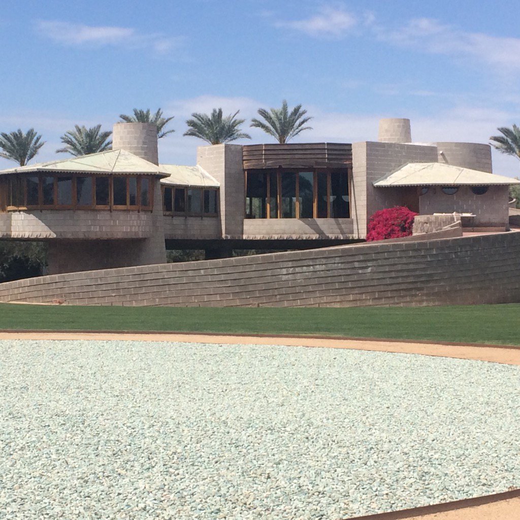 MichaelmMills's tweet photo. Great tour of the David #Wright House. Thanks @docomomo_us! #modphx #docomomous #docomomomopho https://t.co/cSyP4PeOBp