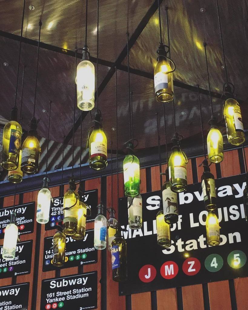 jeauxdi's tweet photo. Happy Friday Eve! #friday 
__________________________________________________
#grimaldis #pizza #lunchdate #cheeck… https://t.co/sQXjRyOqy6 https://t.co/vy94QDIz3k