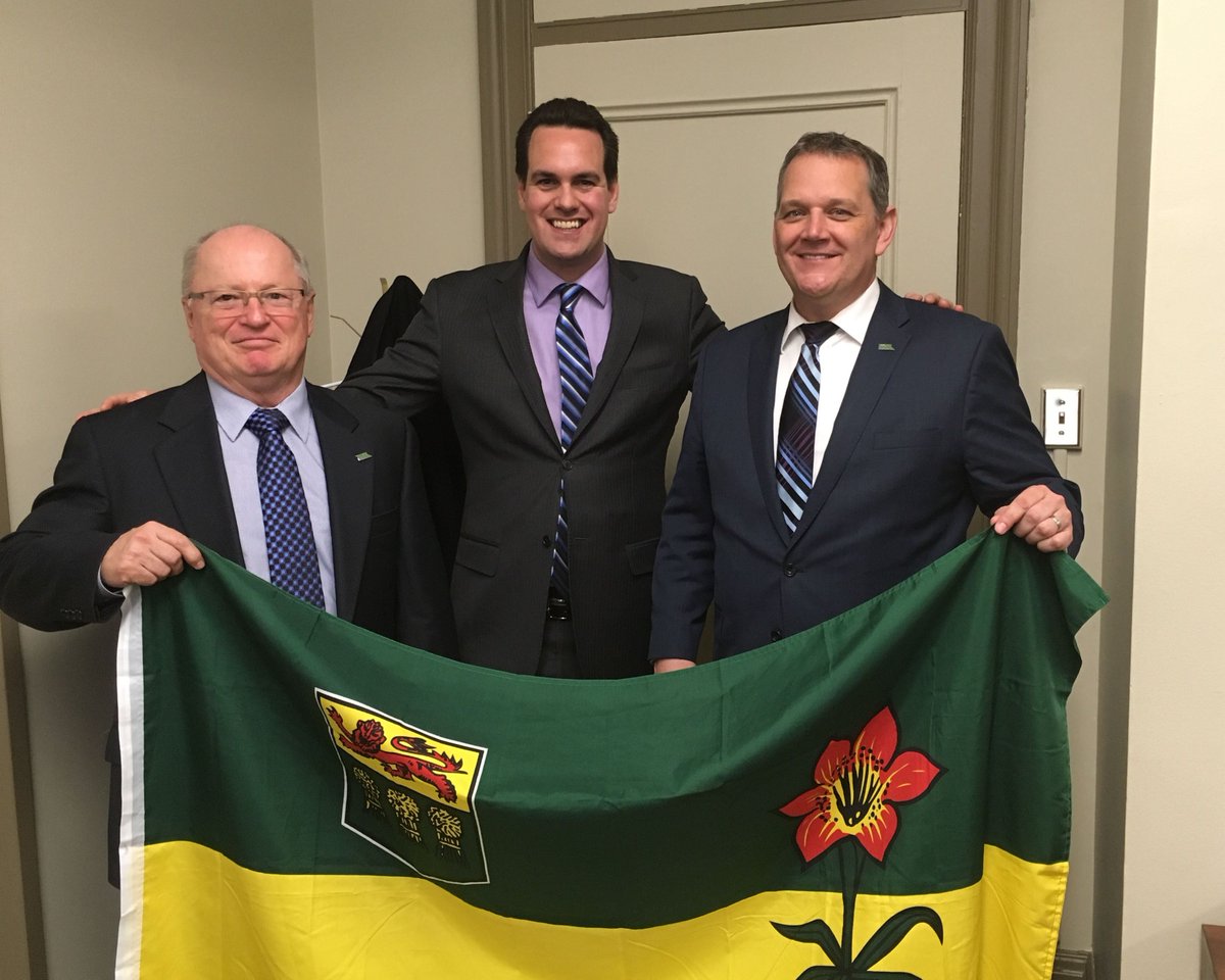 Erin_Weir's tweet photo. The nonprofit Regina Airport Authority is on Parliament Hill today, opposing the #LPC scheme to re-privatize airports. #YQR #skpoli #NDP #HW https://t.co/Ymye0PYfnP
