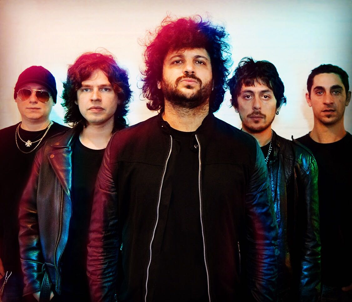 Hoy <a href="/CUATROALHILO_4/">4 Al Hilo Oficial</a> empieza sus acústicos en El Menti de Jardín. Todos los jueves de abril a las 22hs Gratis. Ricchieri 3237 tel 3515588666