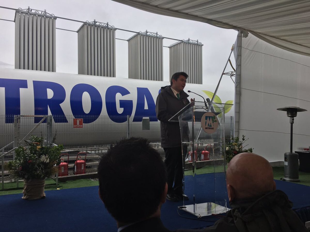 marcelomena's tweet photo. Hoy inaugurando junto a @minenergia @jimenajara nueva red de 15.000 hogares gas natural para Puerto Montt. Nos ayuda mucho a descontaminar. https://t.co/BcgCVRKRgm