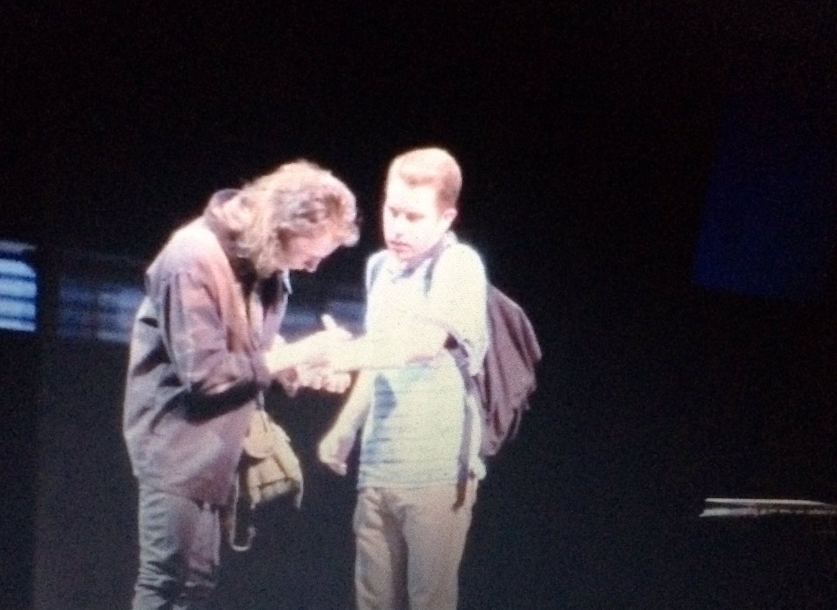 timebenderss's tweet photo. @spibble 's effect on me: making me watch dear evan hansen because of this ship at 12AM https://t.co/d9zhGGzh98