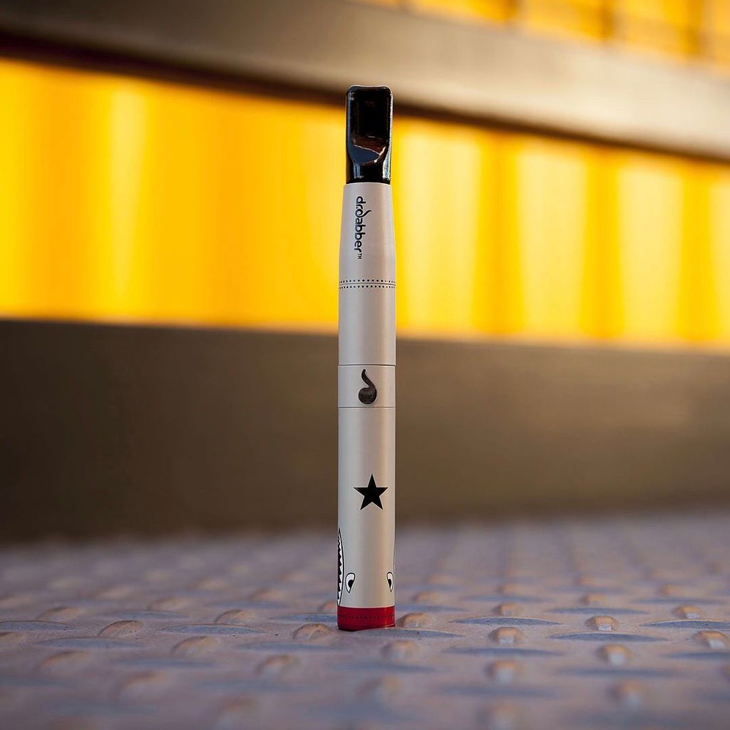 DrDabber's tweet photo. Miss out on the green #FlightEdition? @vapeworld has the gray version still in stock! With a unique P-51 mustang design and a custom chargi… https://t.co/HLYd2peEOc