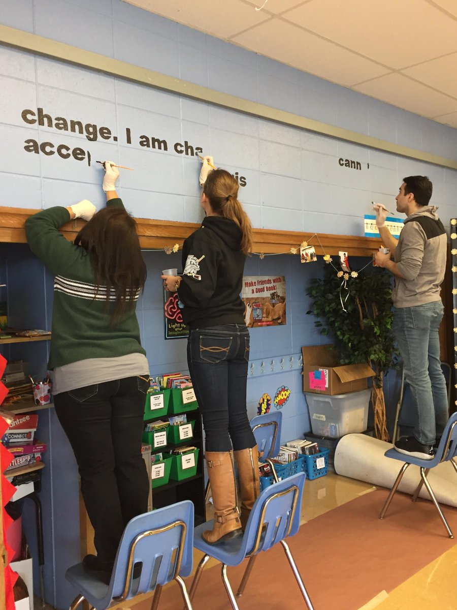 CityYearChicago's tweet photo. Proud to serve alongside Team Sponsor @HSBC_US employees at #DvorakSOE in Chicago's North Lawndale! #HSBCServes #givingback @AUSLChicago https://t.co/uCbJ1lFN3q