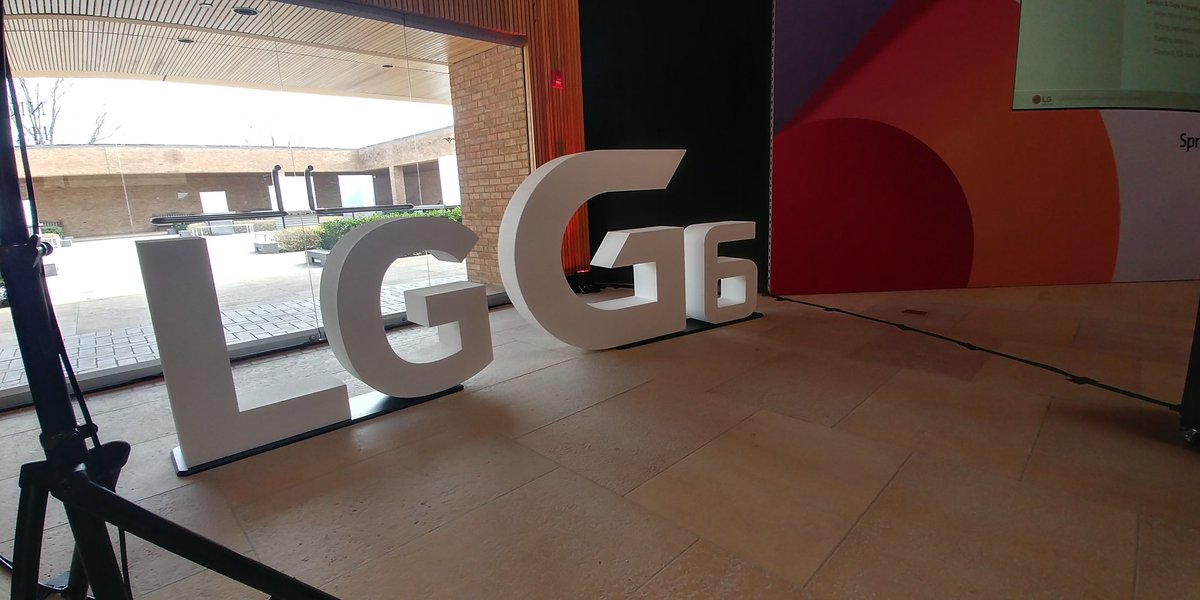 teisner3's tweet photo. LG knows how to put on an event #LGG6CHI https://t.co/Saetqlz07K