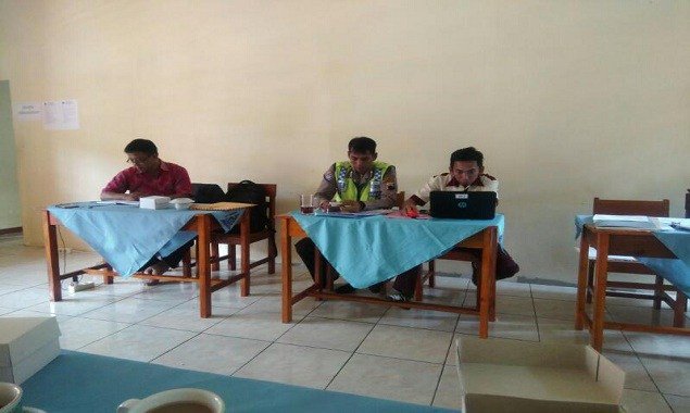 Personel Polsek Warungpring Amankan  Ujian Nasional Berbasis Komputer polsekwarungpring.com/personel-polse…