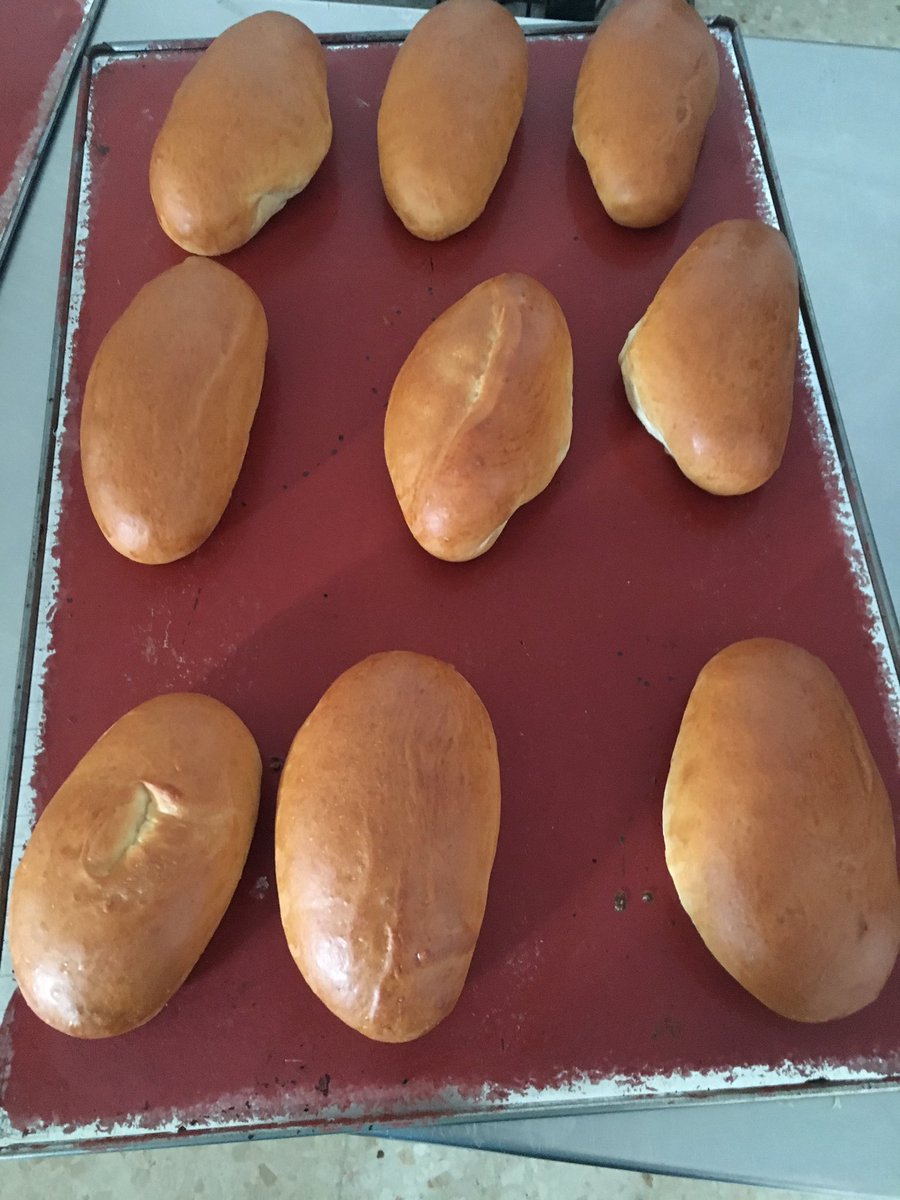 gonzaloansio's tweet photo. Nueva remesa preparada de pan para hamburguesas, para perritos y los nuevos croissant #croissant #productosartesanos #panecitos https://t.co/BETOdx0Bvp