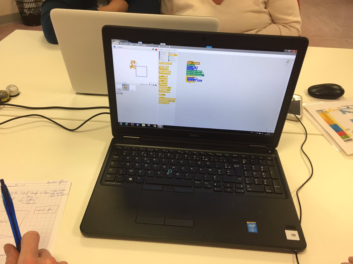 YannPoirson's tweet photo. Ce soir, on fait des #défis #defiscratchGeom2017 @scratch avec des collègues @Instant_Num70 et @Canope_70 https://t.co/3CP4y648QC