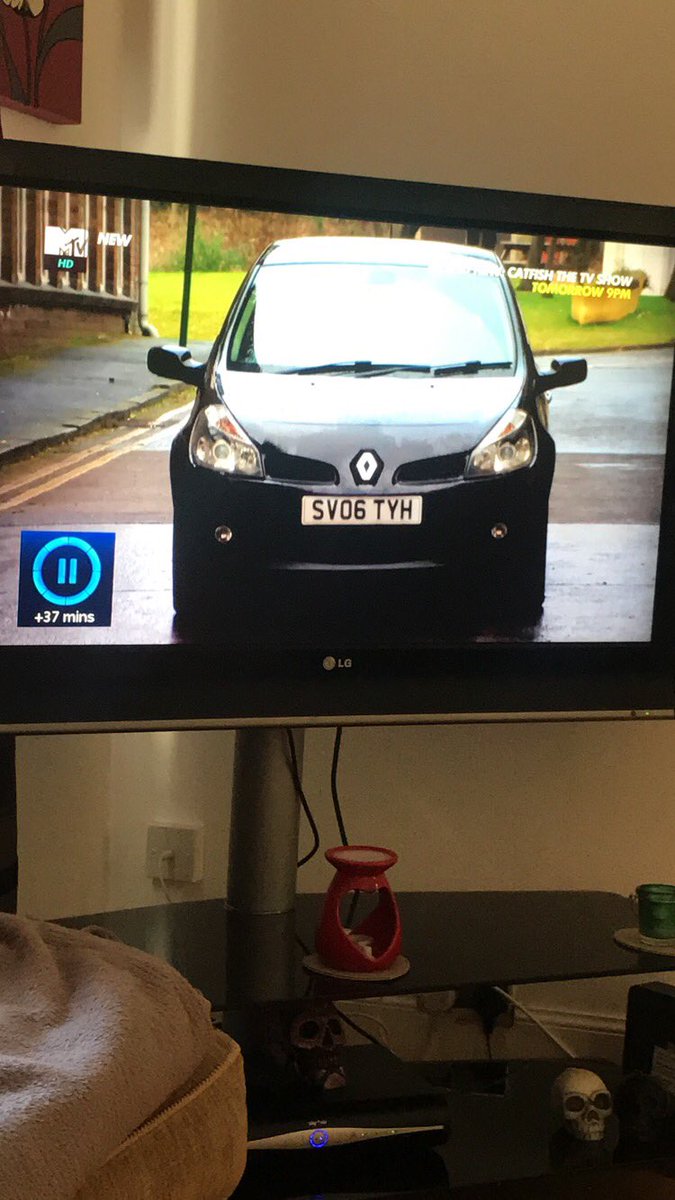 nicxakn's tweet photo. As if I'm just watching Geordie Shore and one of the lassies turns up in my old Clio 😂 https://t.co/pK0ZfpaYcy