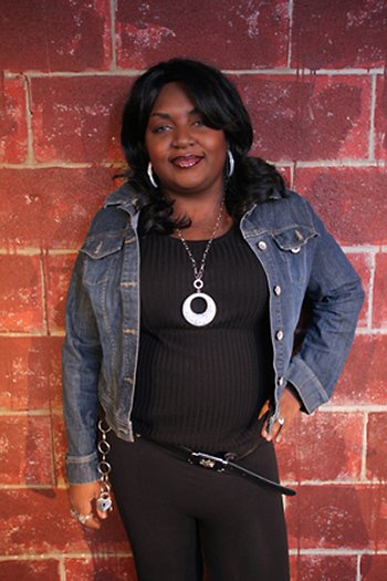 ComedyCentral's tweet photo. We’re devastated to learn of Lashonda Lester’s passing. She was a fantastic comedian and a fun person to be around. She will be missed. https://t.co/KXlikbNH0n