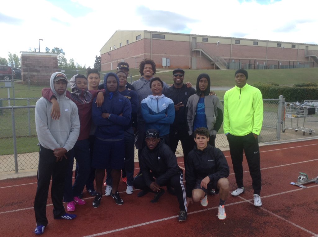 ELCAAthletics's tweet photo. Where does an ELCA/Notre Dame Alum & future NFL star show up to get better during Spring Break #OneStepFaster @Isaacrochell90 @ELCAFootball https://t.co/jayrNt4gzX