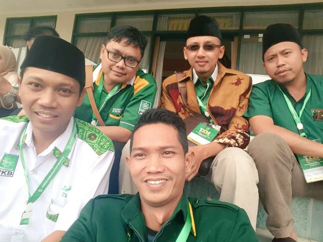 MastodyAja's tweet photo. Kita bahu membahu bersatu padu tegak terus sepanjang masa #PKBday #TOI4 #Ciloto #bogor @cakiminpkb @Kadir_Karding @eman_nahnu @alianshoriPKB https://t.co/JweyemMUjk