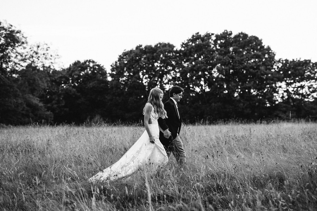 #WeddingDestination: Una boda en la campiña inglesa: la boda de Hattie y Ollie. bit.ly/2o1vJTc