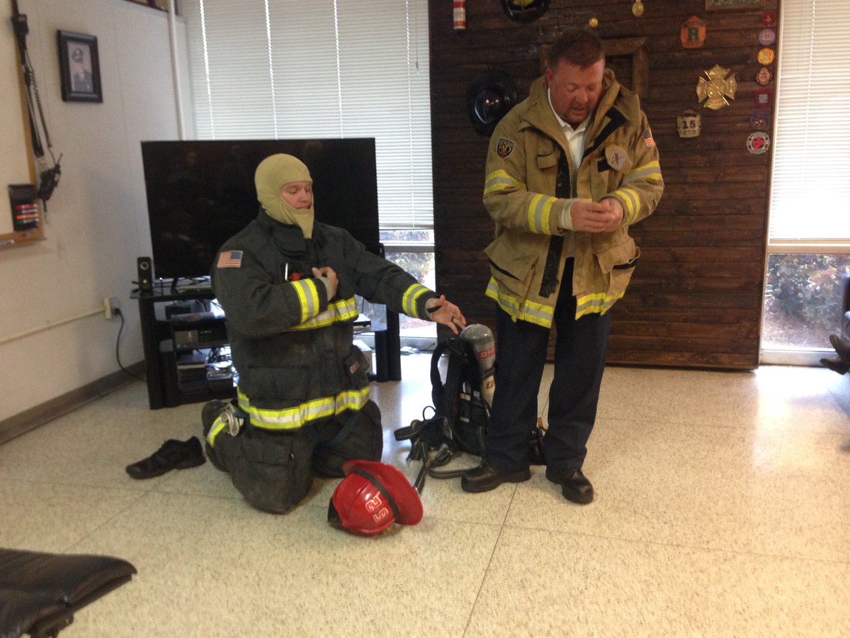 SacevedoMVPS's tweet photo. Watching a fire fighter get ready to go into a fire. #mvlittles #firestationproject https://t.co/v4V54o7n98
