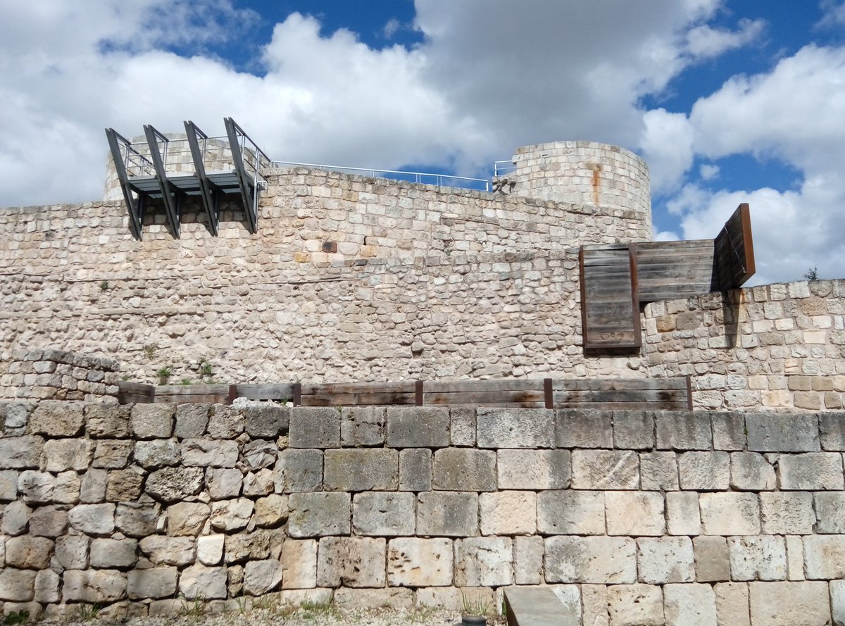 Informamos de que el Castillo estará abierto de 11h a 18:30h desde el sábado 8 de abril hasta el lunes 17. ¡No dejéis de visitarnos!