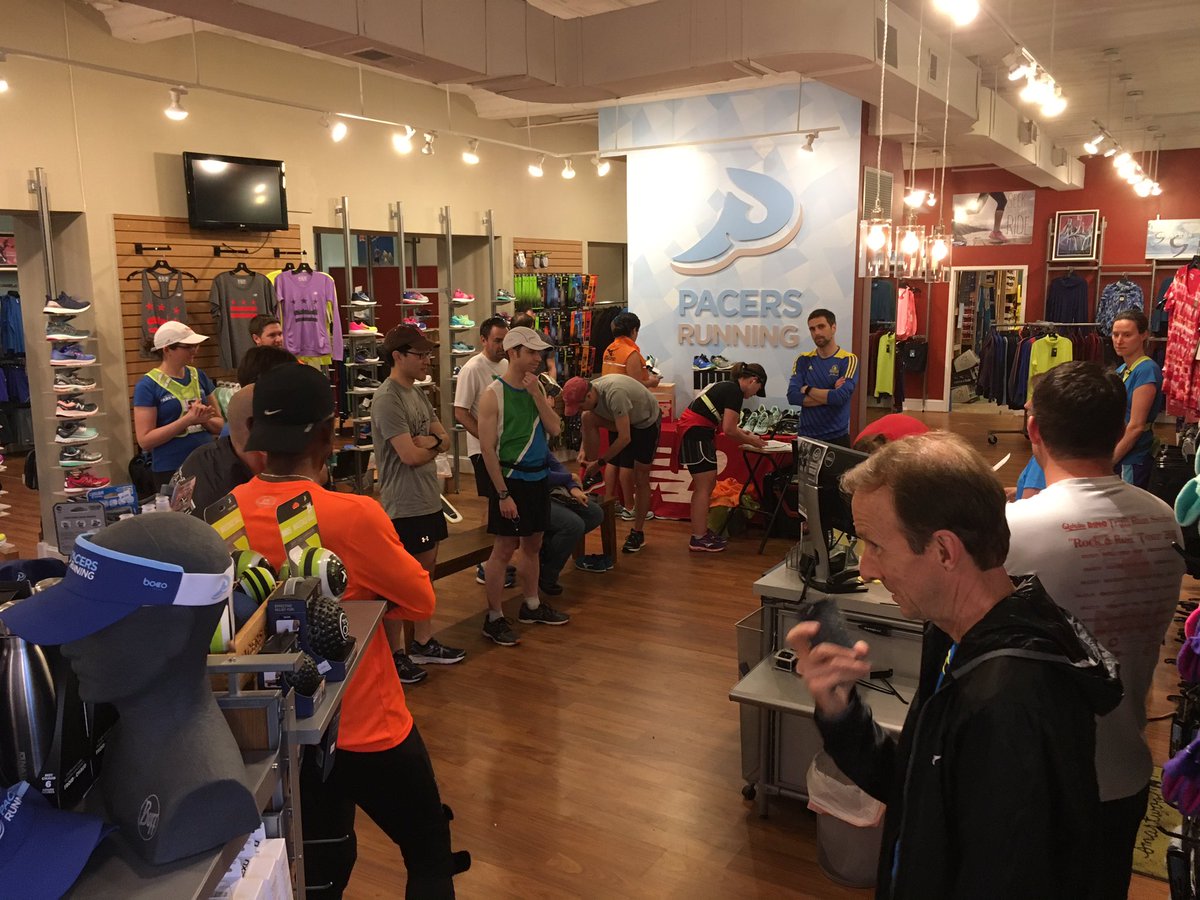 JoeandSonia's tweet photo. Some groovy folks trying out the @NewBalance 880's and 860's on the @RunPacers Alexandria #FunRun tonight! #ForEveryRun https://t.co/XciBcpnTIx