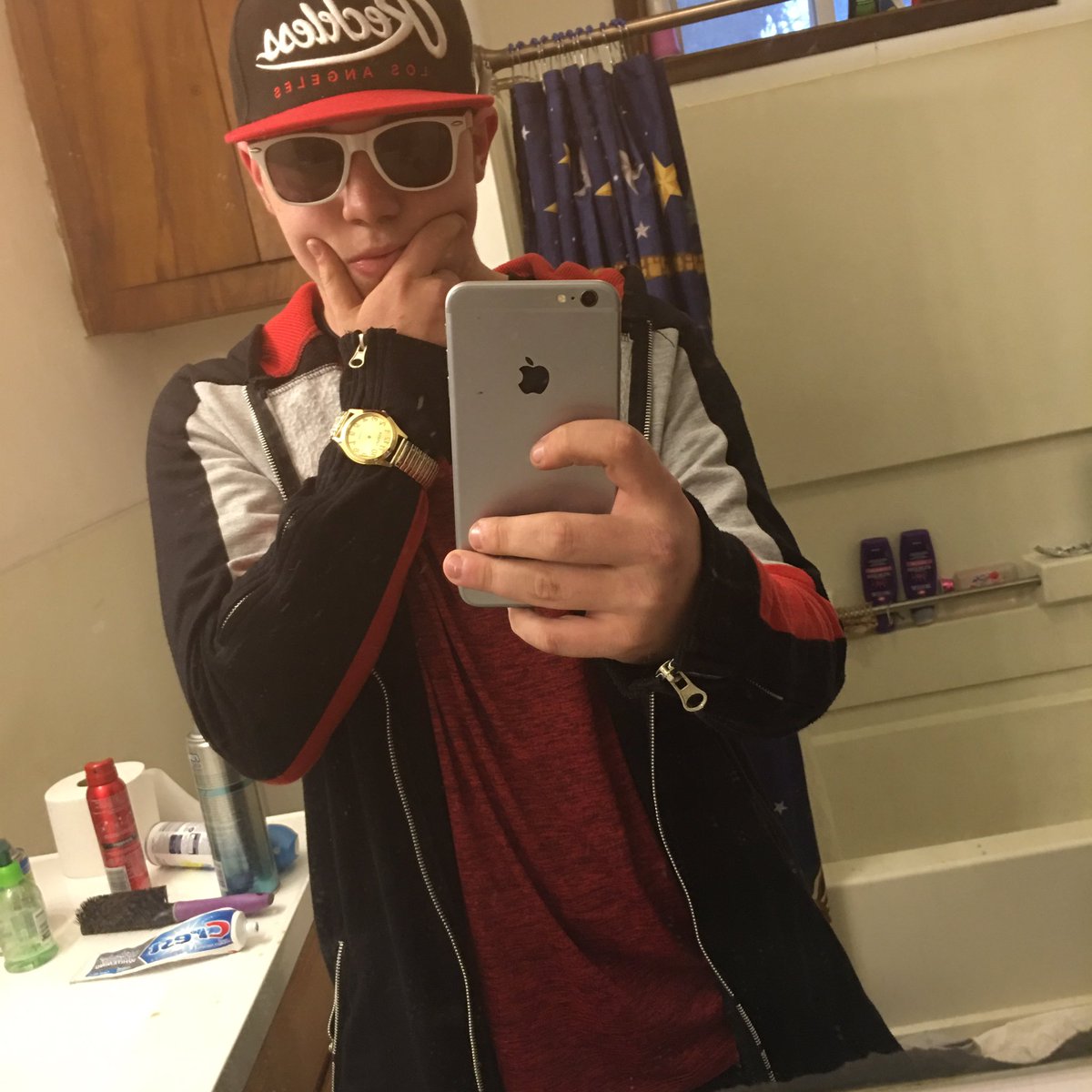 Be80239757Berry's tweet photo. Sup everyone https://t.co/aB6SsNTG6Y