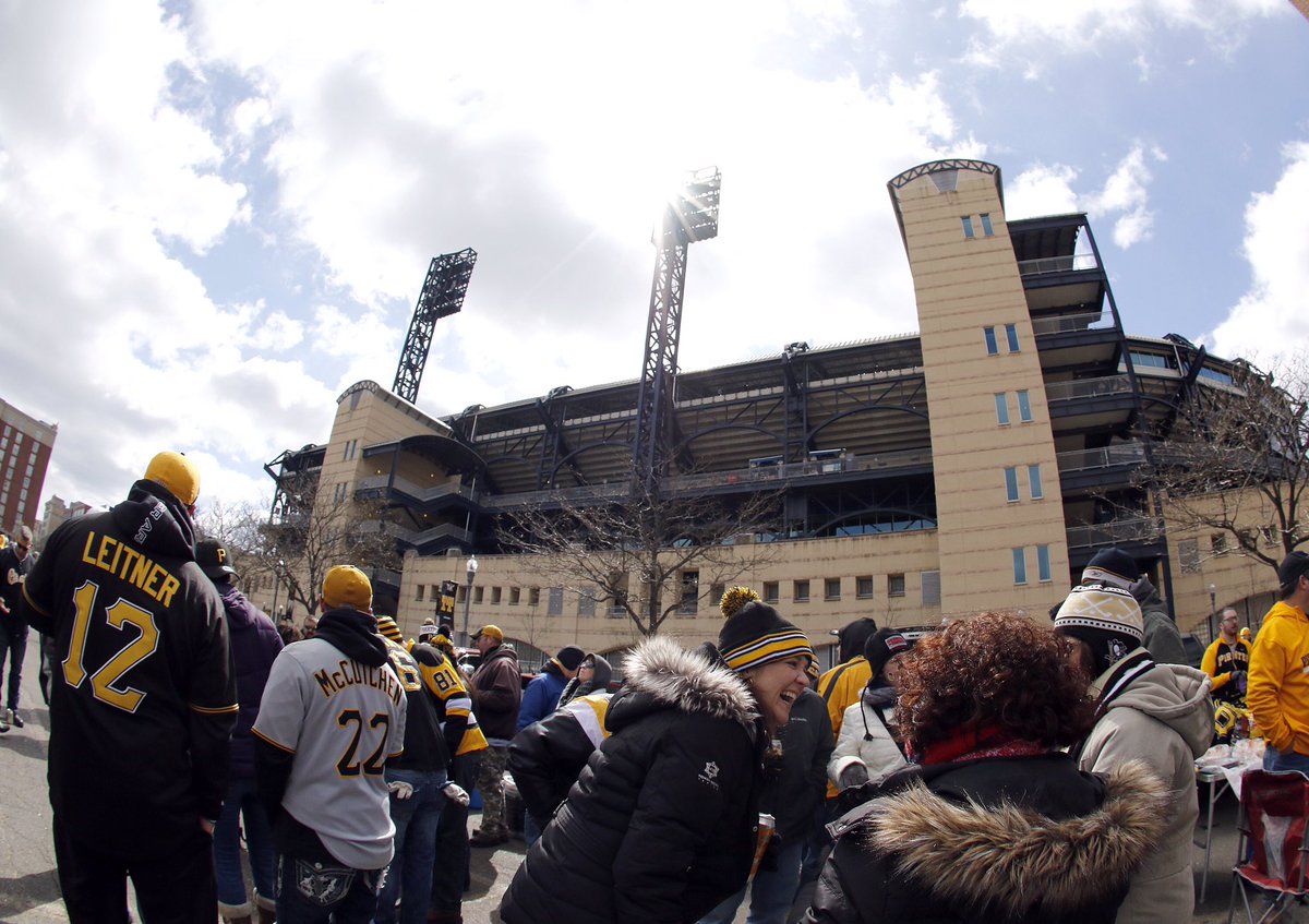 Pirates's tweet photo. Scenes from Opening Day at PNC last year. 😍 #PiratesTBT

We'll see you tomorrow, Pittsburgh! 
#OpeningDayPNC https://t.co/T0YGqq9tQs